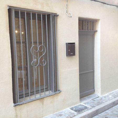 Studio typique et cosy climatise. Arles Extérieur photo