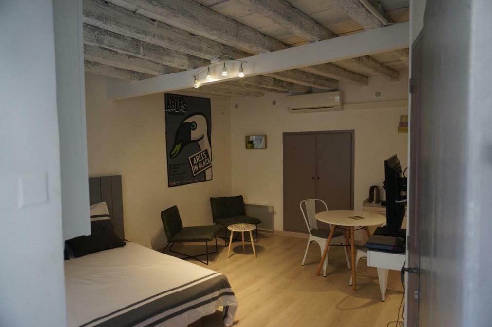 Studio typique et cosy climatise. Arles Extérieur photo