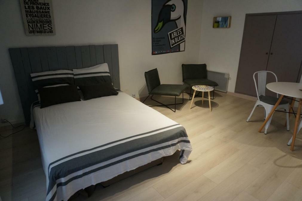 Studio typique et cosy climatise. Arles Extérieur photo